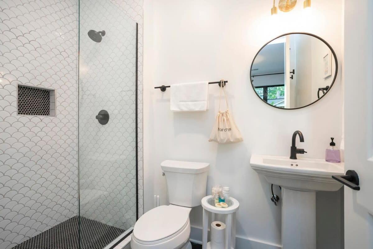 Holiday home Ev Charger King Beds Garage 2 Miles To Dwntn *