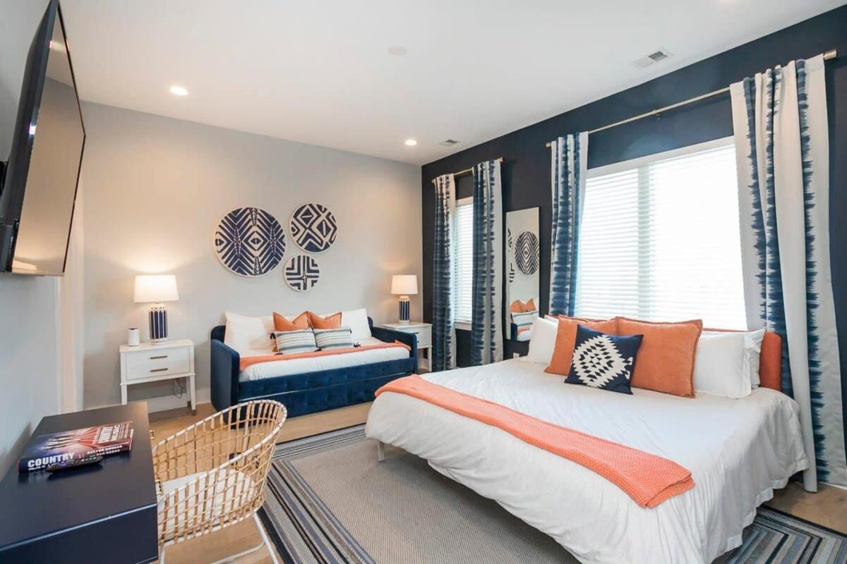 Holiday home 1 5 Miles To Broadway Rooftop Deck W Views