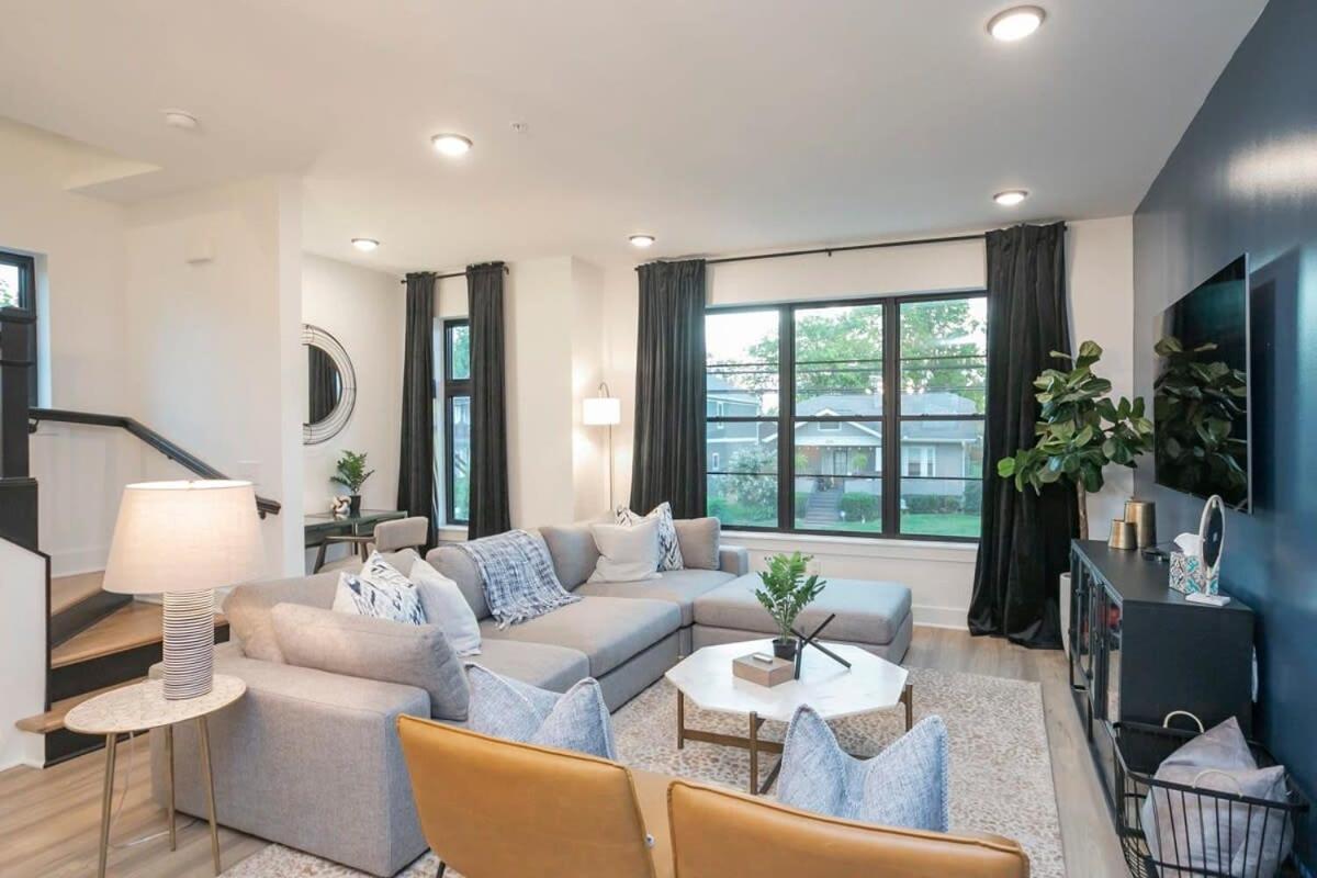 Ev Charger King Beds Garage 2 Miles To Dwntn Holiday home *