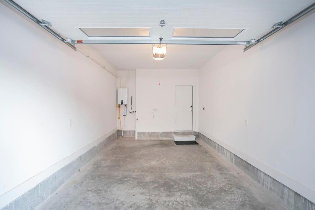 1 Mile To Downtown 4br 4ba W Rooftop Deck