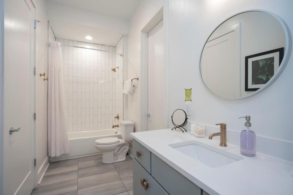 Holiday home 1 Mile To Downtown 4br 4ba W Rooftop Deck