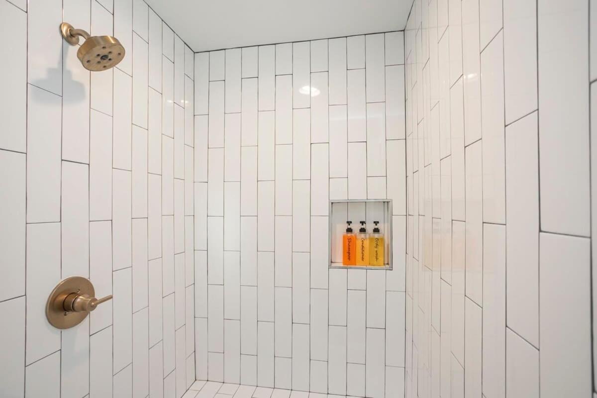 1 Mile To Downtown 4br 4ba W Rooftop Deck