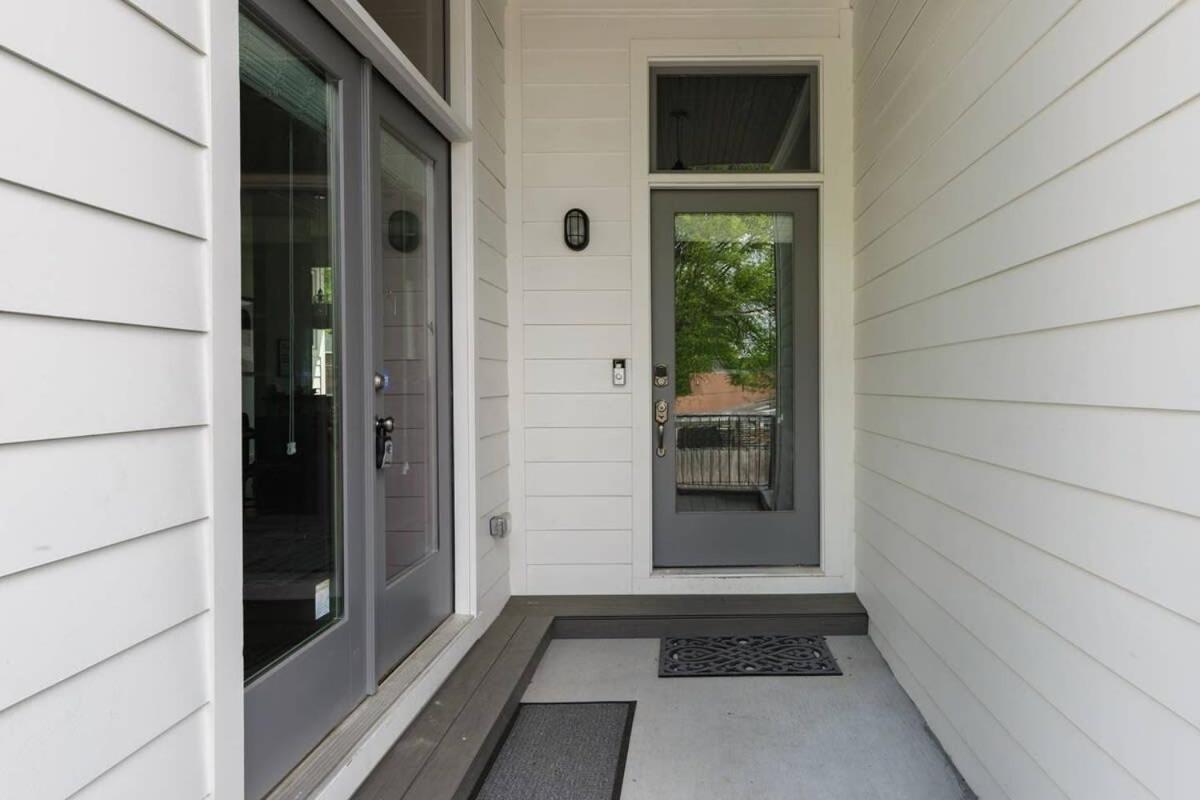 Relax Into Urban Chic At A Textured East Holiday home *