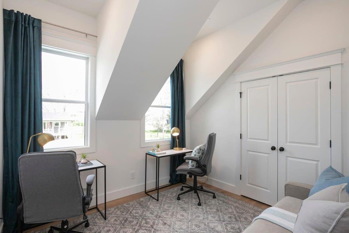 Custom Office Game & Fire Pit Holiday home *