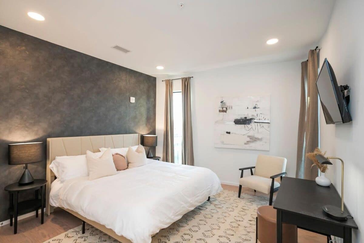 Riverfront With Views 0 7 Miles From Broad Holiday home Nashville