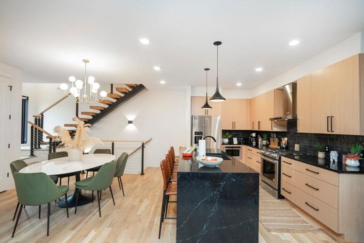Holiday home Stylish New Gulch Rooftop Deck W Views *