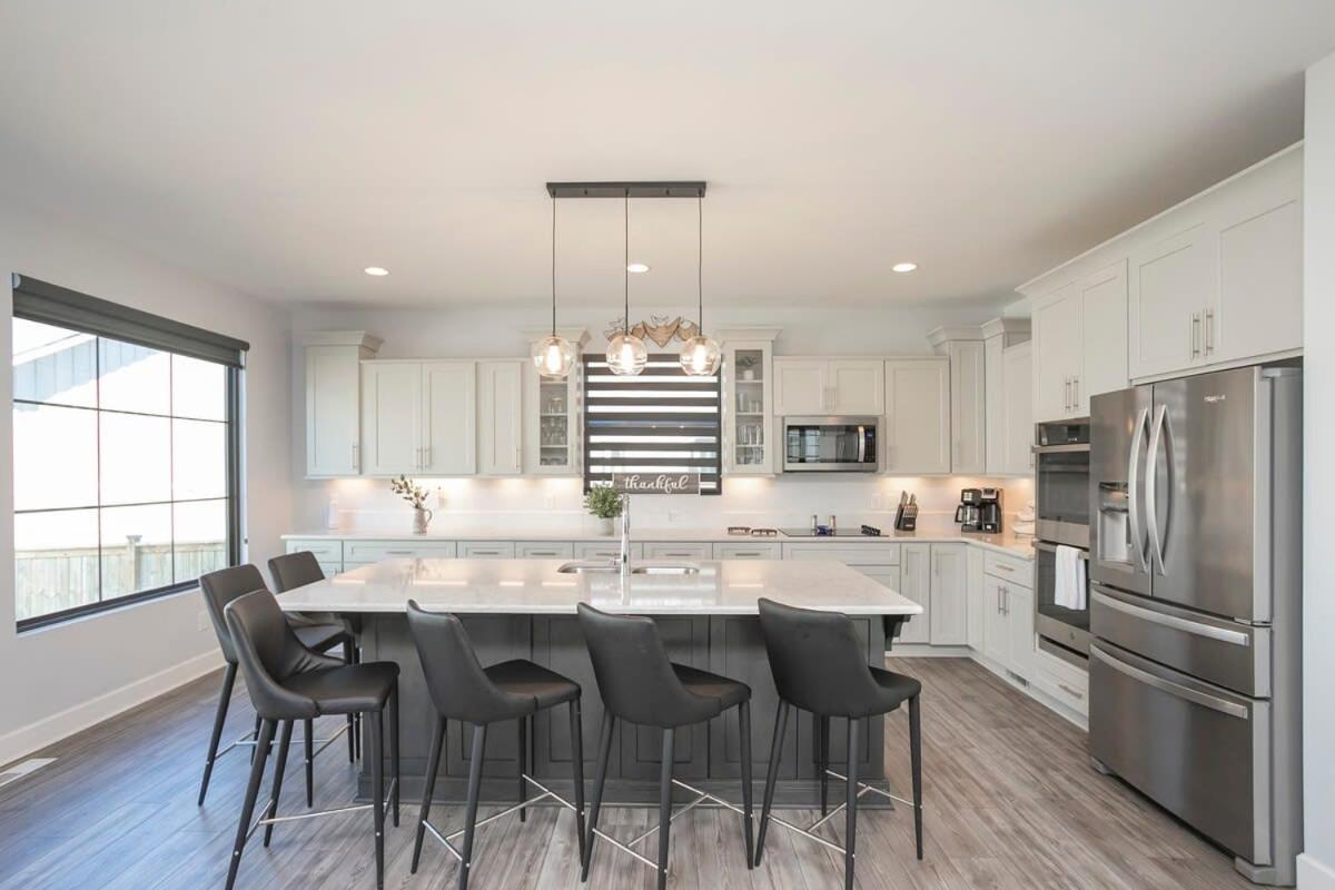 Spacious Only 2 Miles From Downtown Holiday home