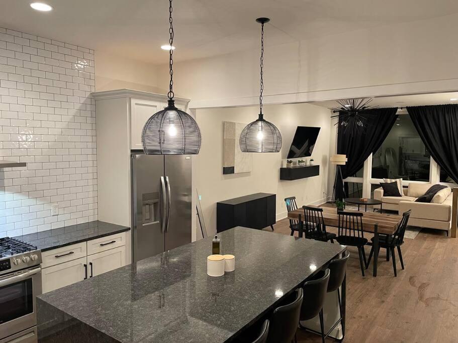 Hotel Riverfront Bliss *