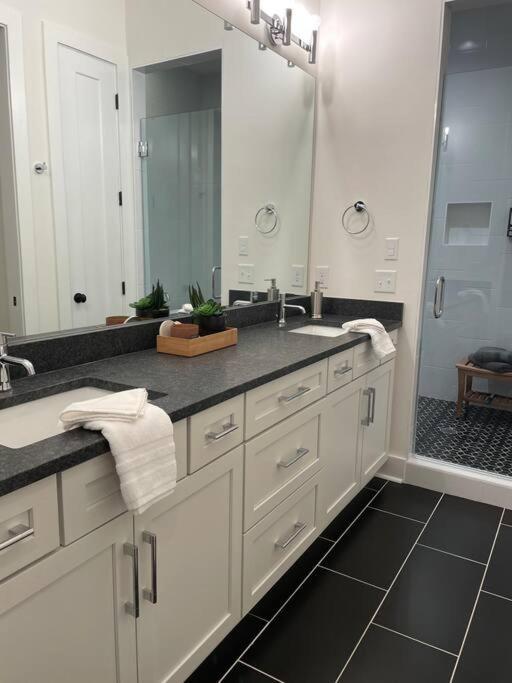 Hotel Riverfront Bliss