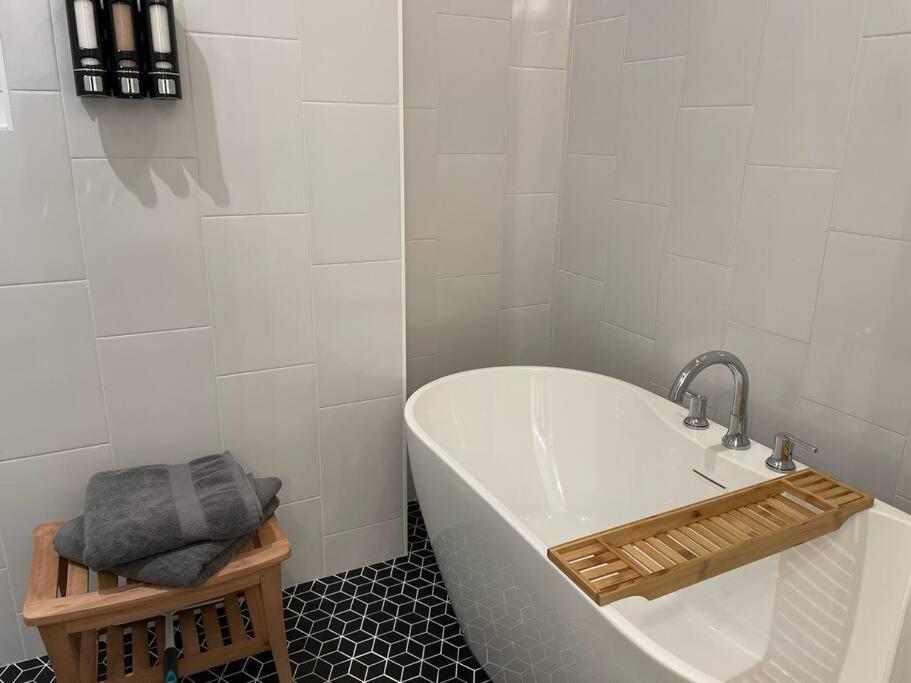 Hotel Riverfront Bliss