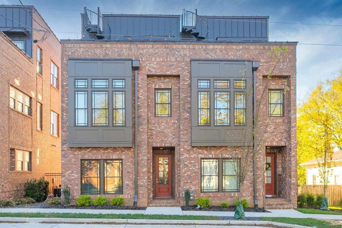 2 Miles To Broadway W Rooftop Deck Grill & Garage Nashville