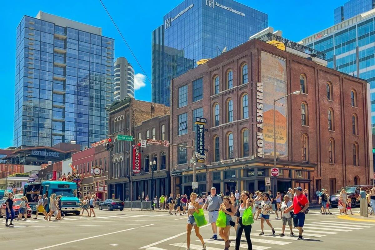 Broadway Penthouse Above Live Music & Bars Holiday home *