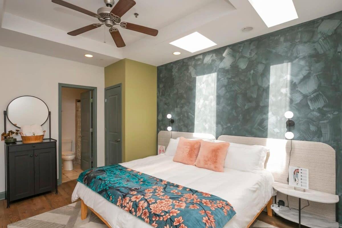 Holiday home Broadway Penthouse Above Live Music & Bars