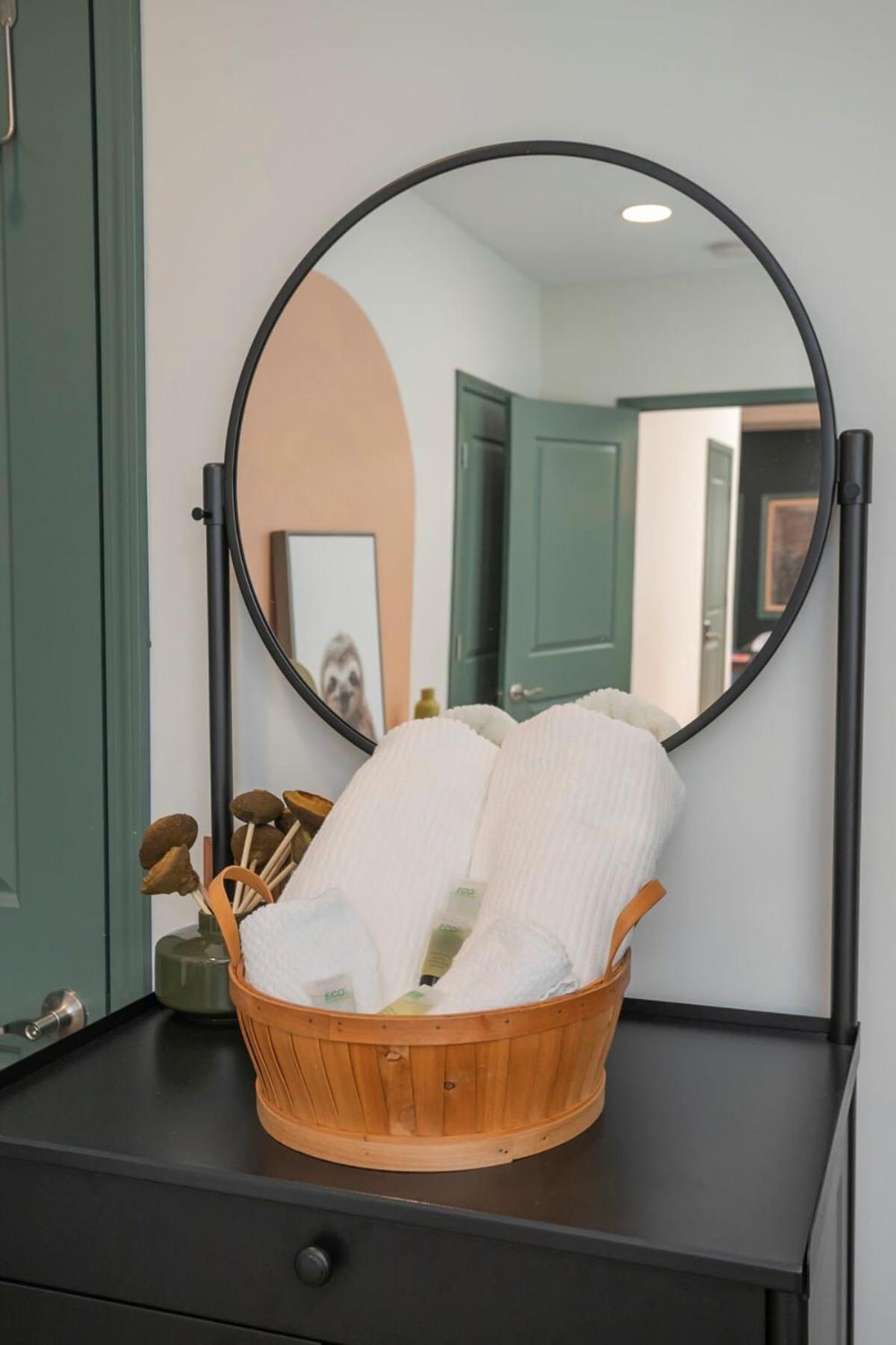 Broadway Penthouse Above Live Music & Bars Holiday home *