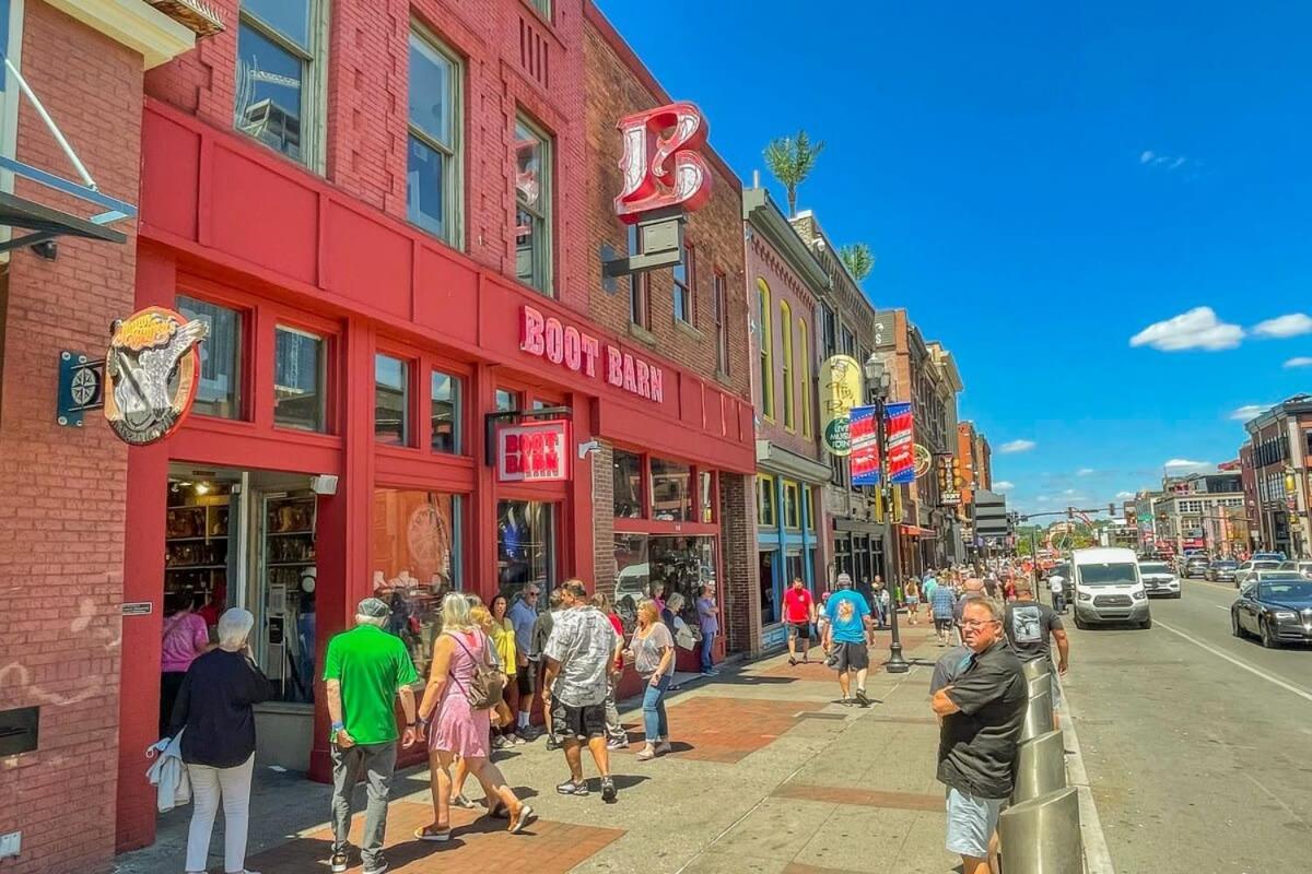 Broadway Penthouse Above Live Music & Bars Holiday home Nashville