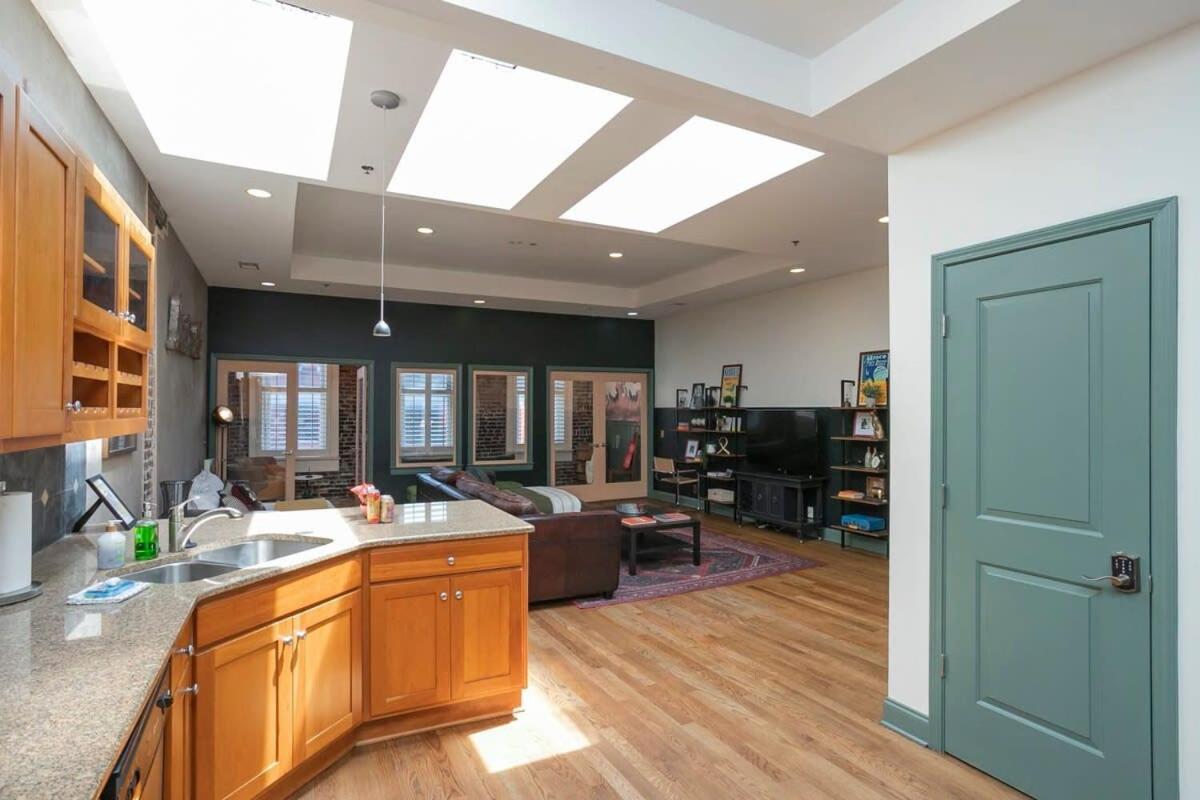 Holiday home Broadway Penthouse Above Live Music & Bars *