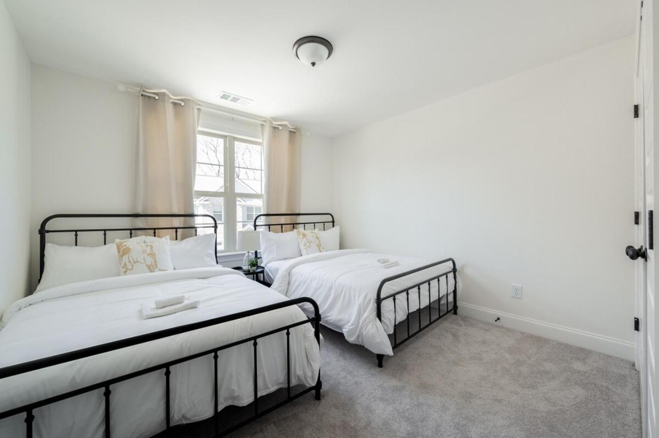 Holiday home 1 King 1 Queen 2 Double Garage Washer & Dryer *