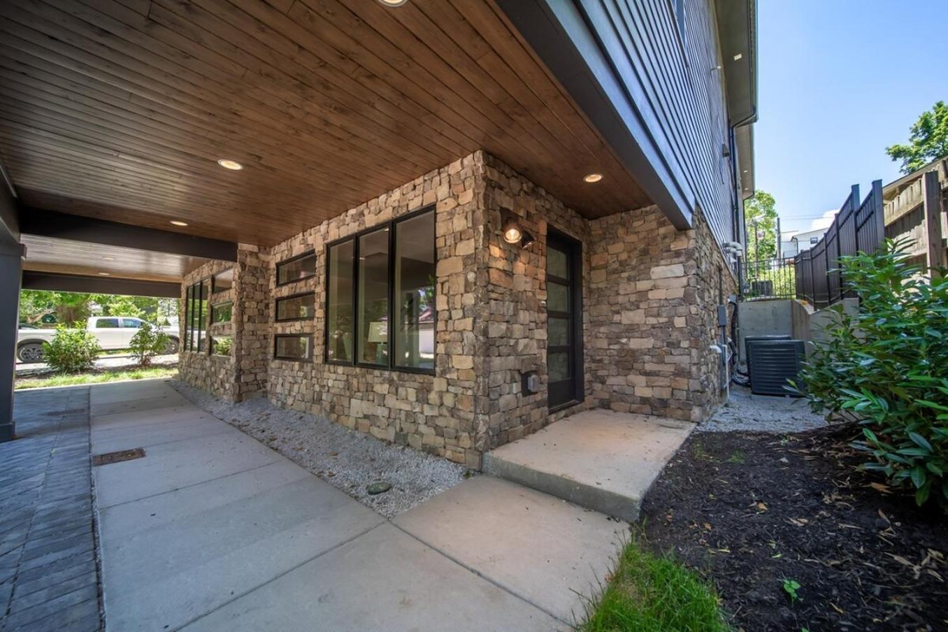 Holiday home Sojourners Haven - 2 Mi To Downtown & Broadway *