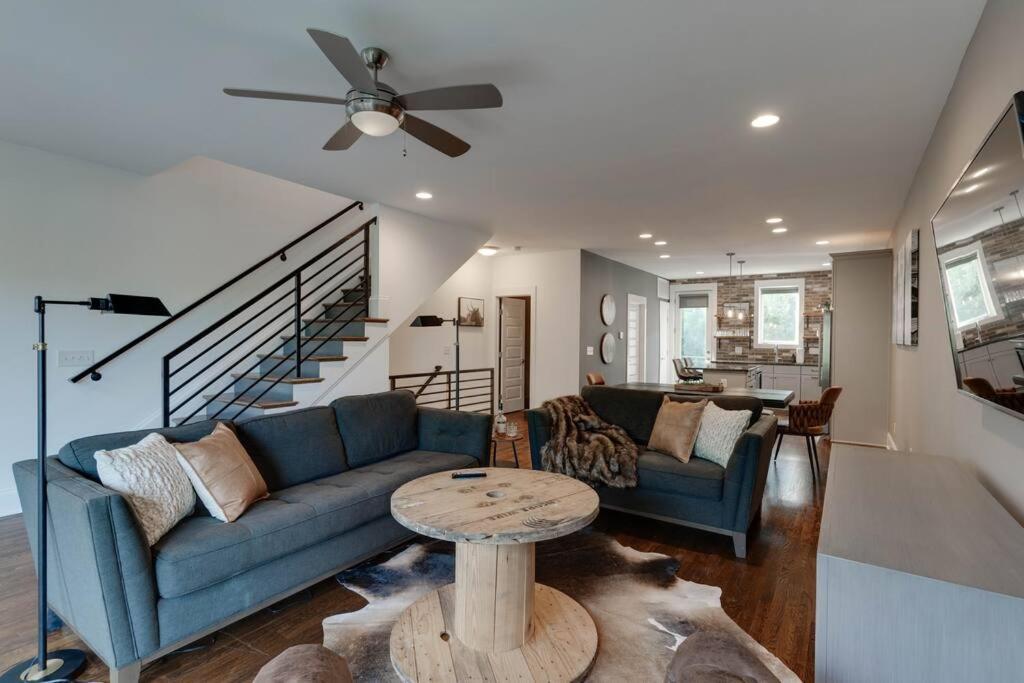 Music Charmer! 3 Bedrooms-2 Miles To Downtown * Nashville