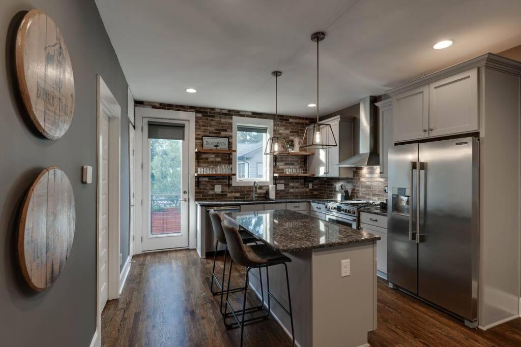 Music Charmer! 3 Bedrooms-2 Miles To Downtown * Nashville