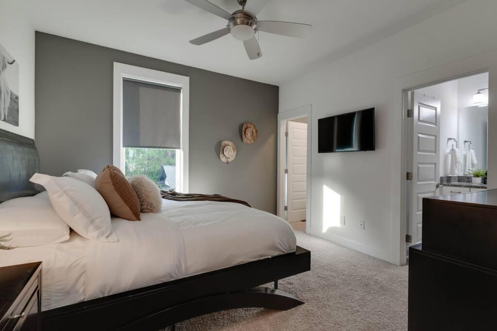 Music Charmer! 3 Bedrooms-2 Miles To Downtown * Nashville