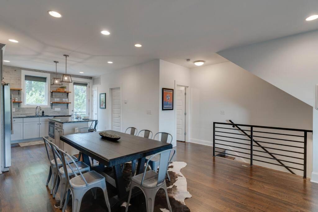 Sleek Townhome Near Broadway! Holiday home *