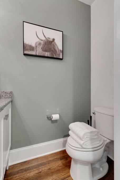 Sleek Townhome Near Broadway! * Nashville