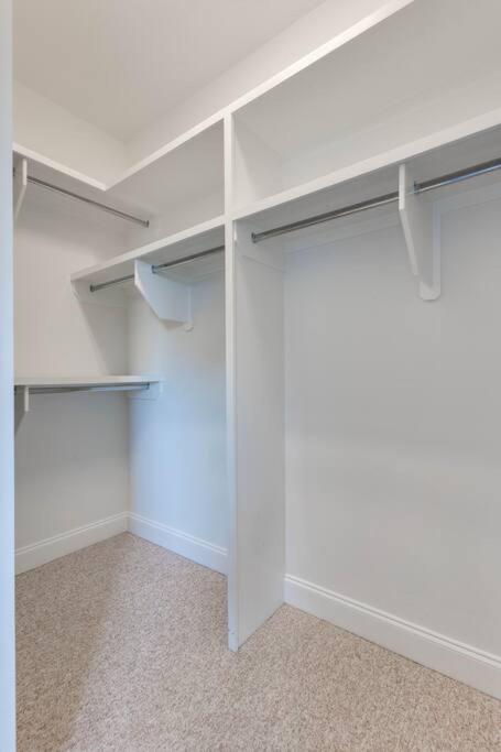 Holiday home Sleek Townhome Near Broadway!