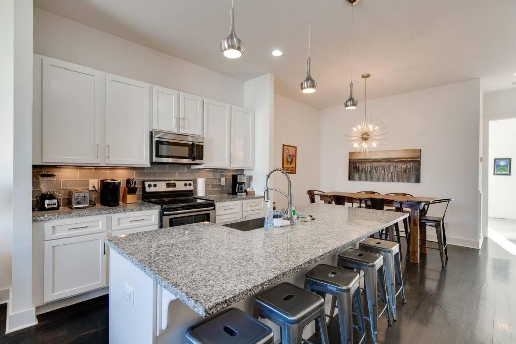 Epic Location- Steps From 12th S, Sleep12 * Nashville