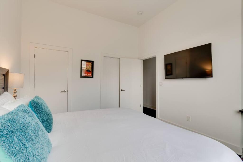 Holiday home Epic Location- Steps From 12th S, Sleep12 *