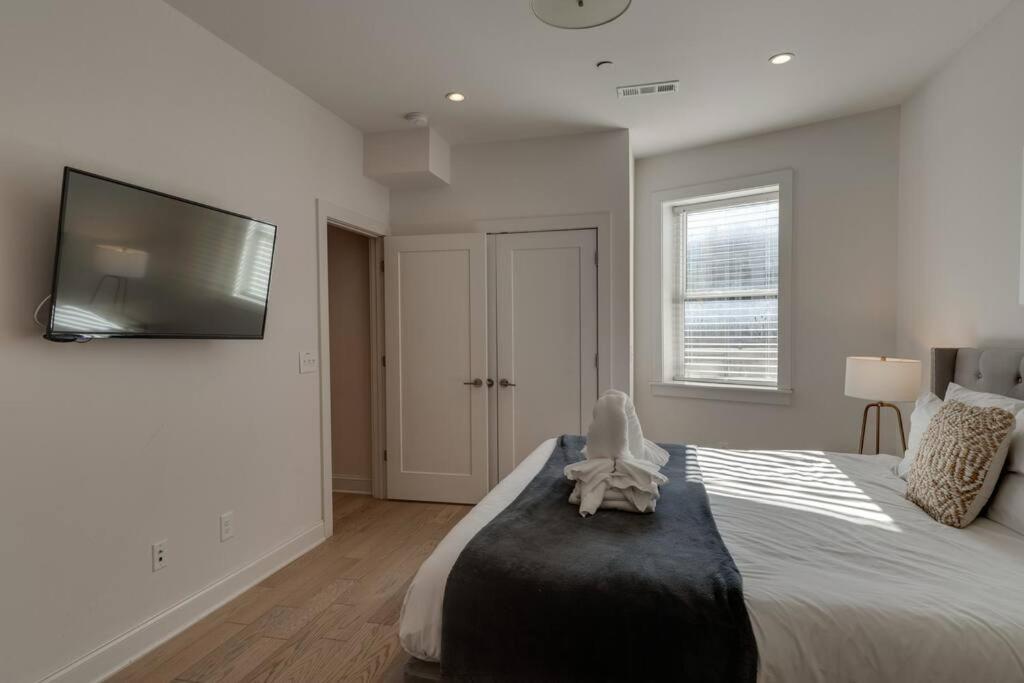Holiday home Rooftop Fun, Walk To The Gulch And 12th S Near Broadway *