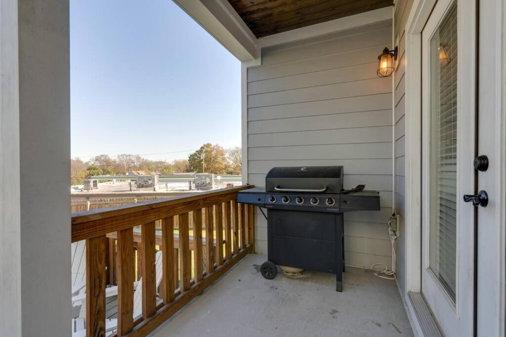 3 Bedroom Home- Huge Yard For Pets 4 Miles To Broadway Holiday home Nashville