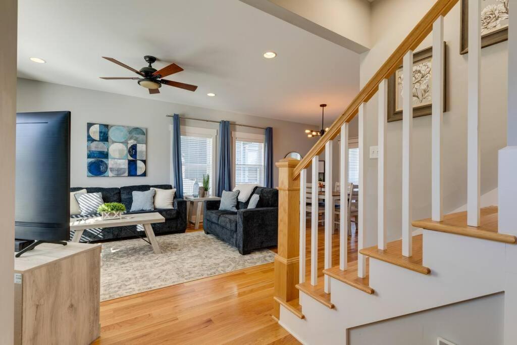 3 Bedroom Home- Huge Yard For Pets 4 Miles To Broadway *