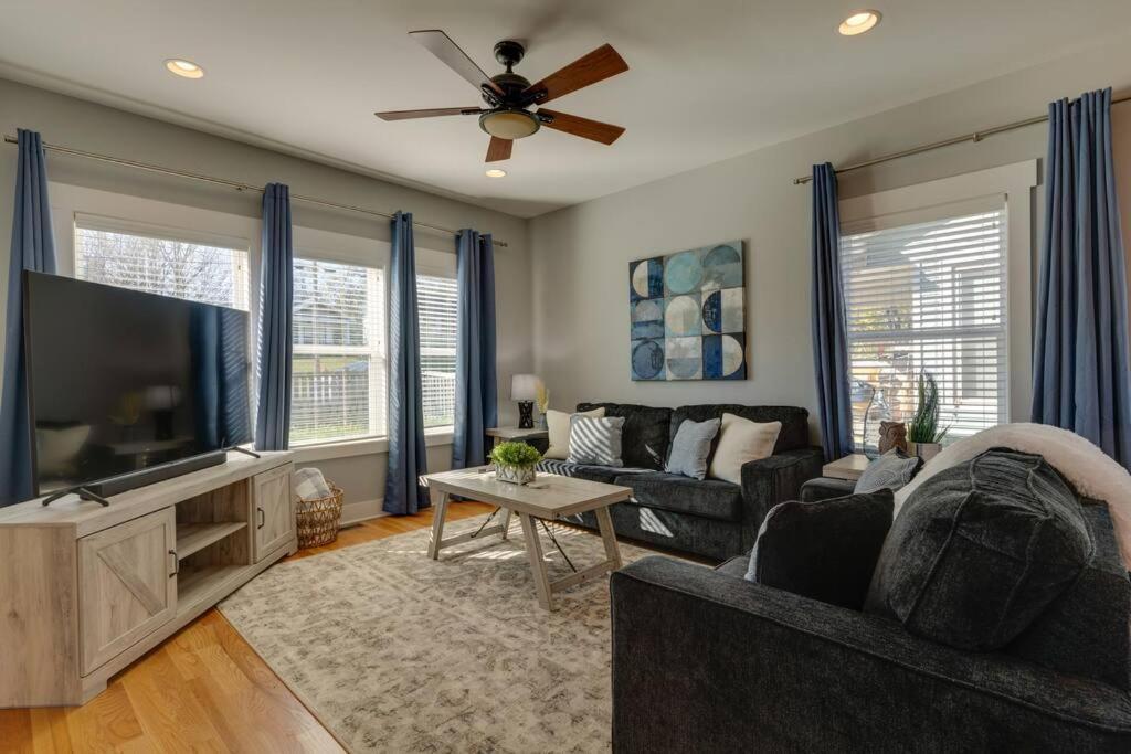 3 Bedroom Home- Huge Yard For Pets 4 Miles To Broadway * Nashville