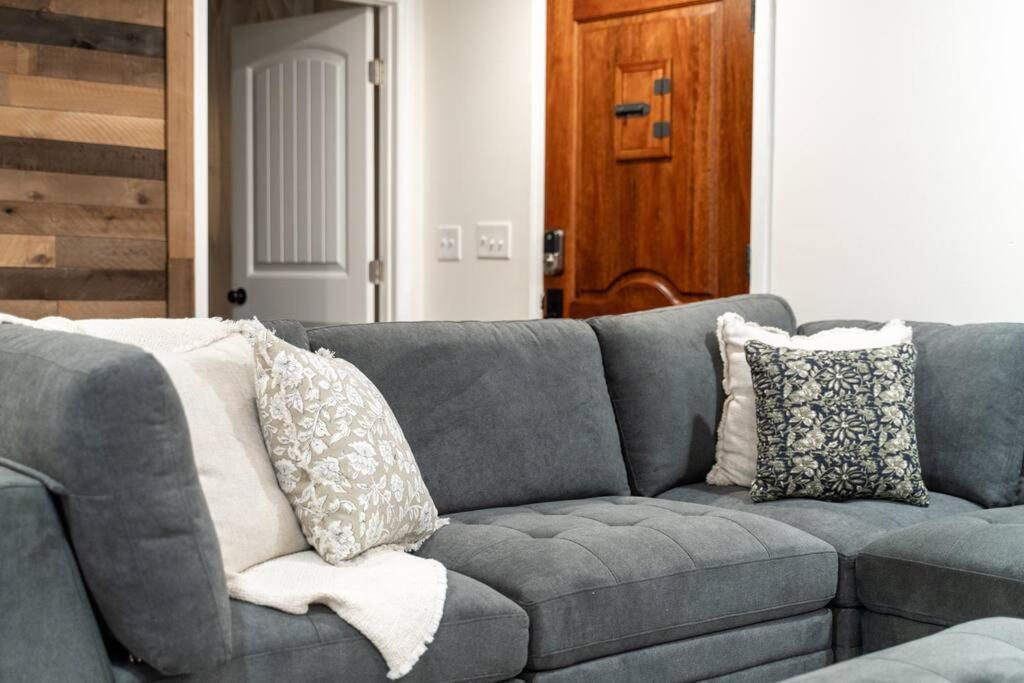 Newly Remodeled! Beautiful 3bd In East Nash! *