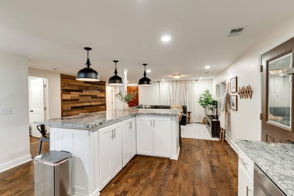 Newly Remodeled! Beautiful 3bd In East Nash! Holiday home Nashville