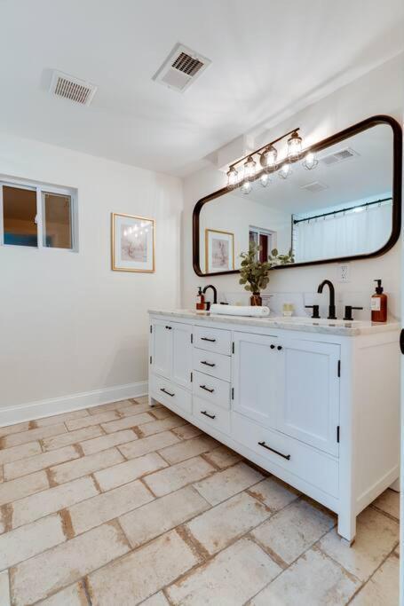 Newly Remodeled! Beautiful 3bd In East Nash! *
