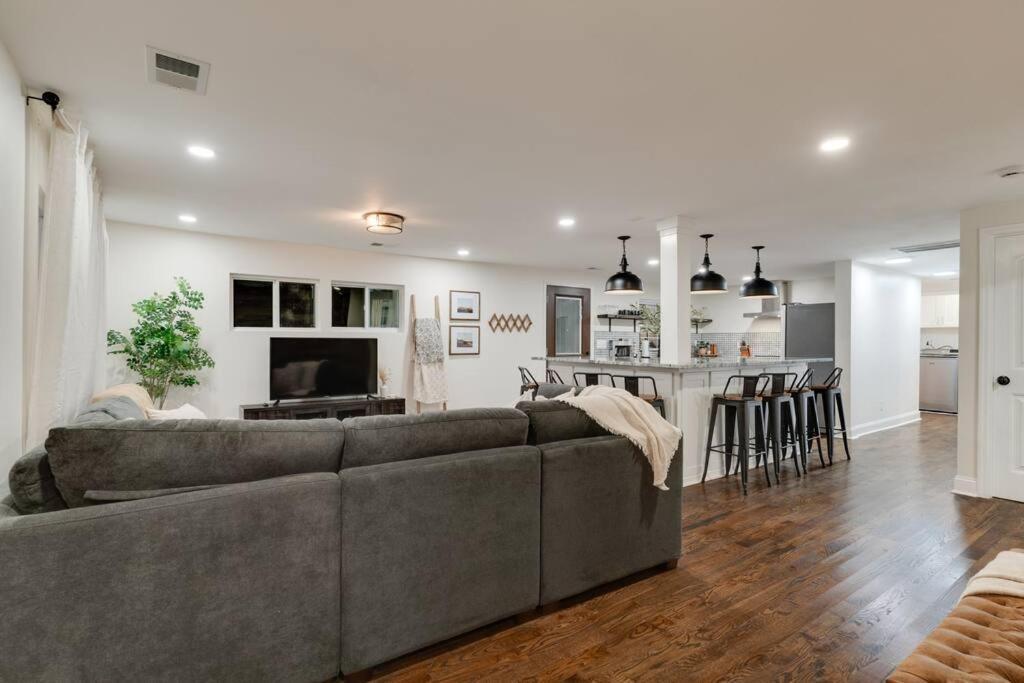 Newly Remodeled! Beautiful 3bd In East Nash! Holiday home