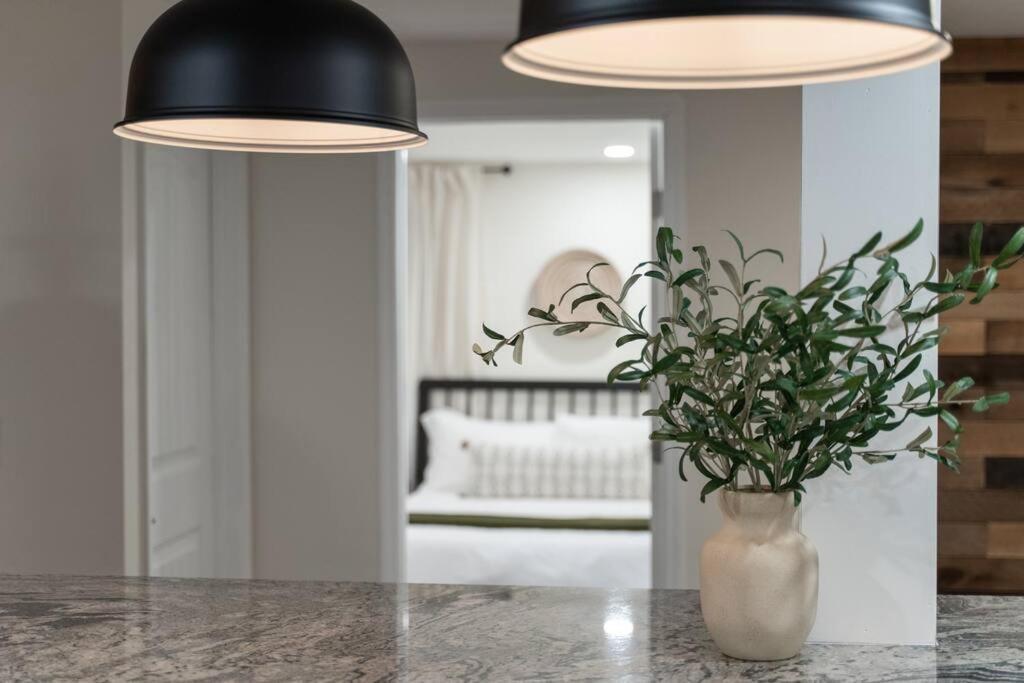 Holiday home Newly Remodeled! Beautiful 3bd In East Nash! *