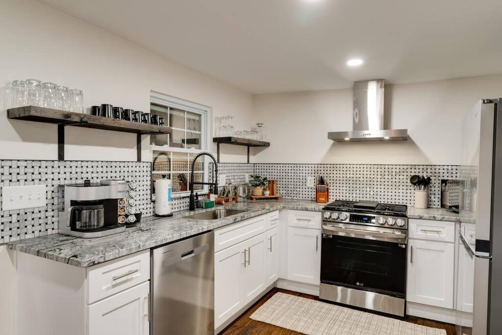Newly Remodeled! Beautiful 3bd In East Nash! * Nashville