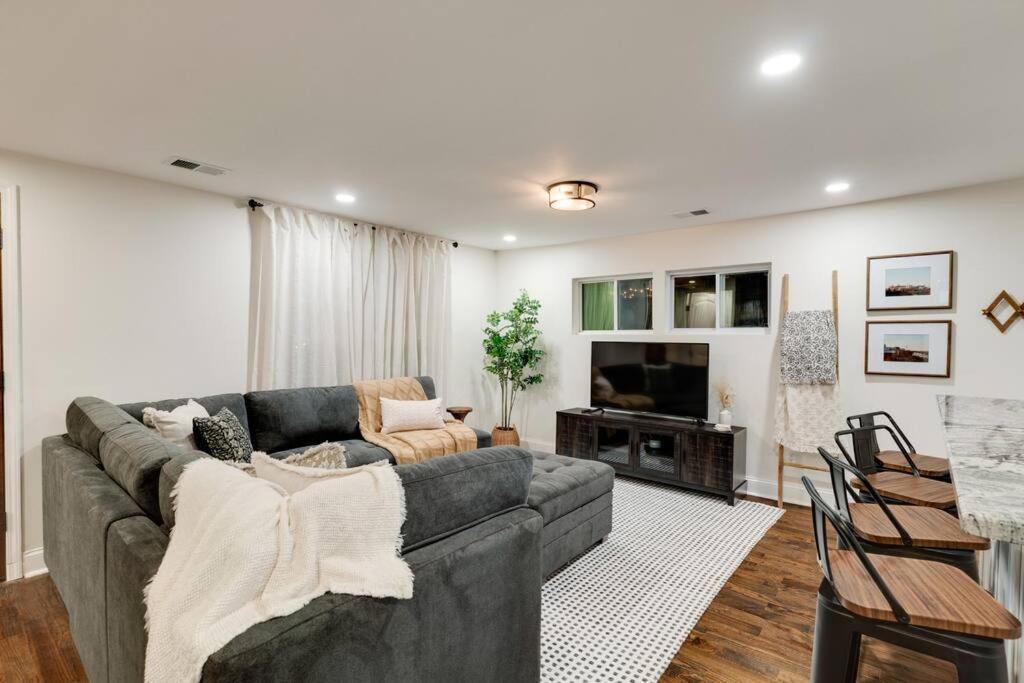 Newly Remodeled! Beautiful 3bd In East Nash! Holiday home