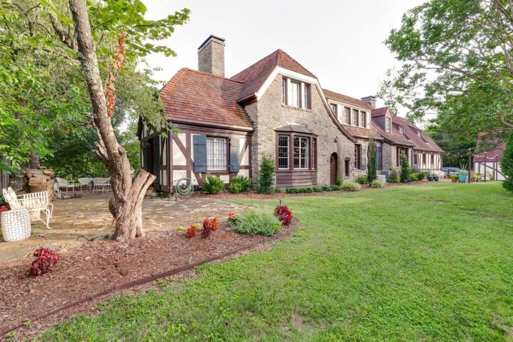 Ivy Hall - Great Location! *