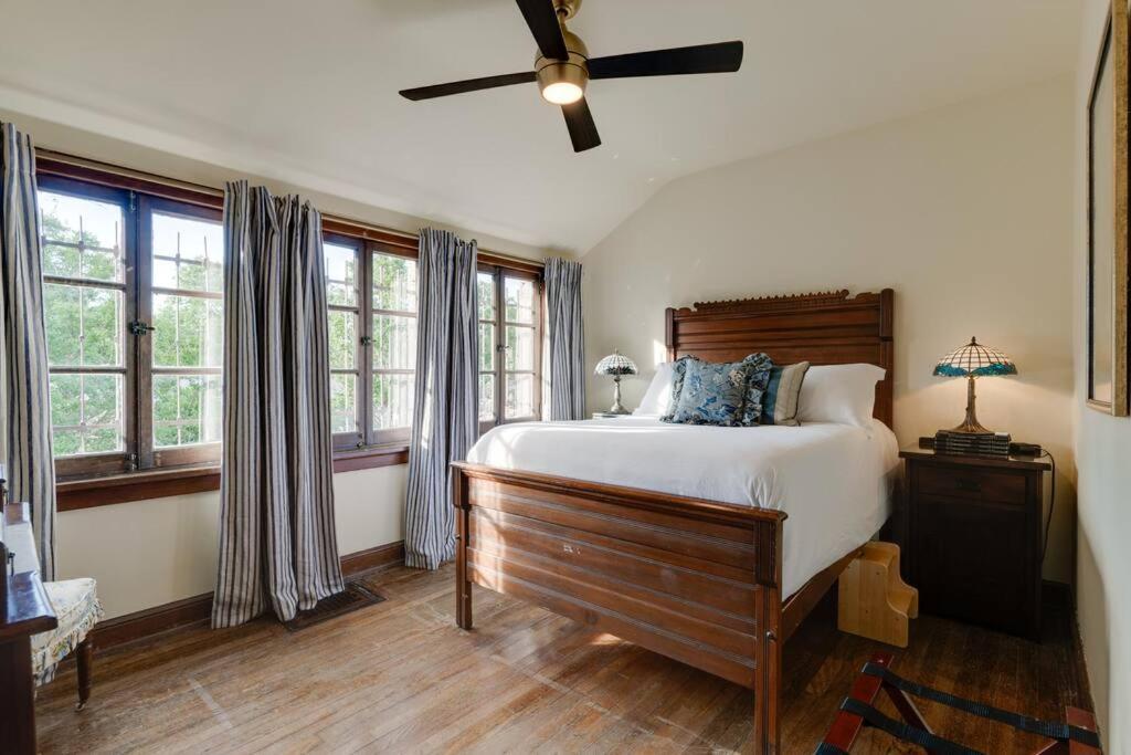 Ivy Hall - Great Location!
