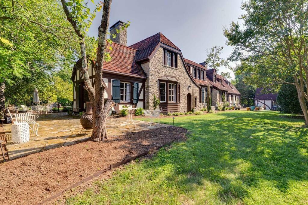 Ivy Hall - Great Location! Holiday home Nashville
