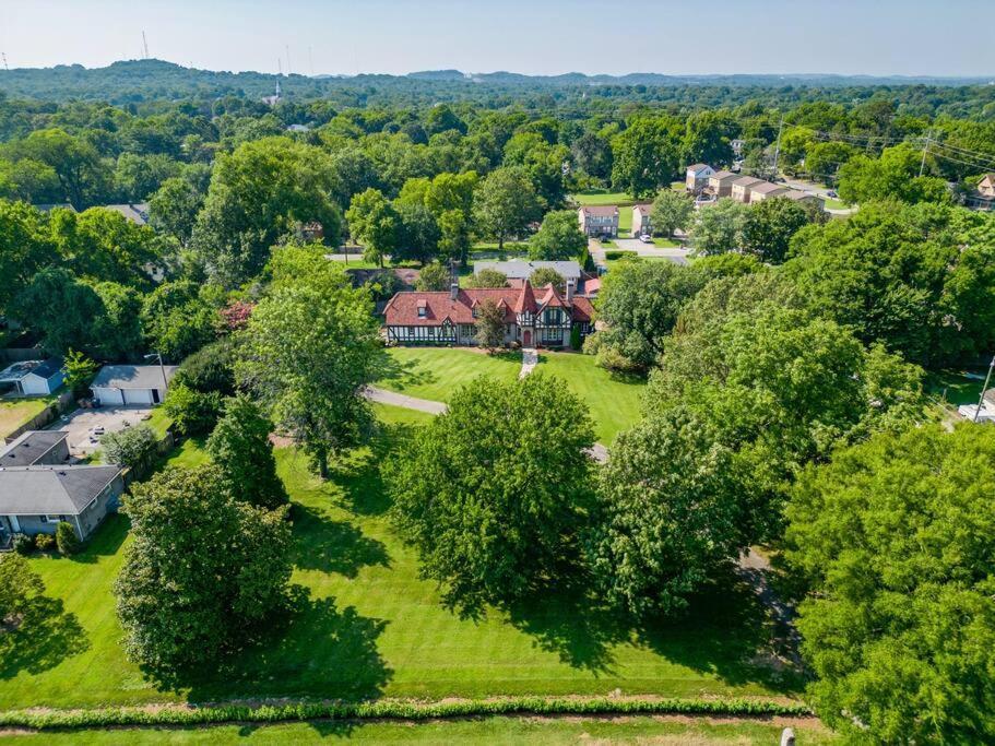 Ivy Hall - Great Location!