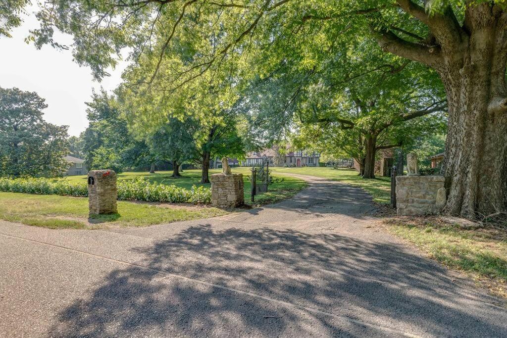 Ivy Hall - Great Location! *