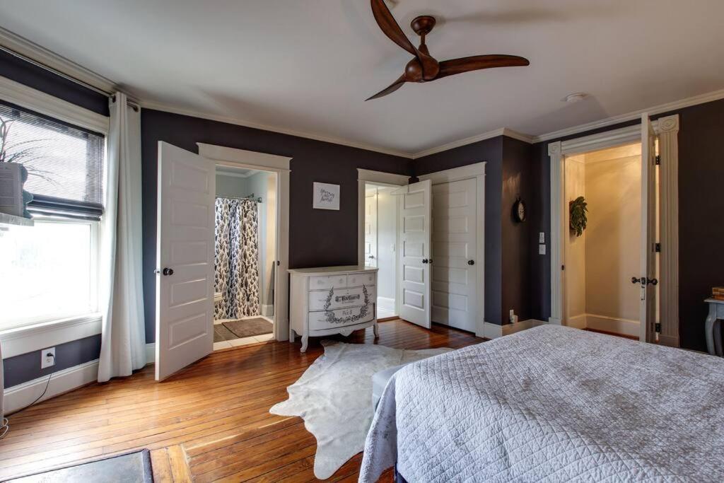 Historic Gem! Fire Pit, 2 Miles To Broadway! Holiday home Nashville