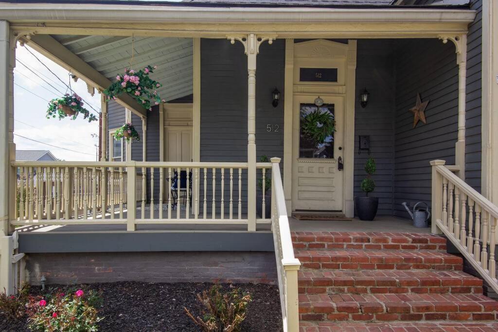 Historic Gem! Fire Pit, 2 Miles To Broadway! Holiday home Nashville