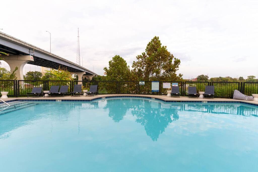 Amazing Pool, Steps 2 Broadway Right On The Riverfront! Apartment Nashville