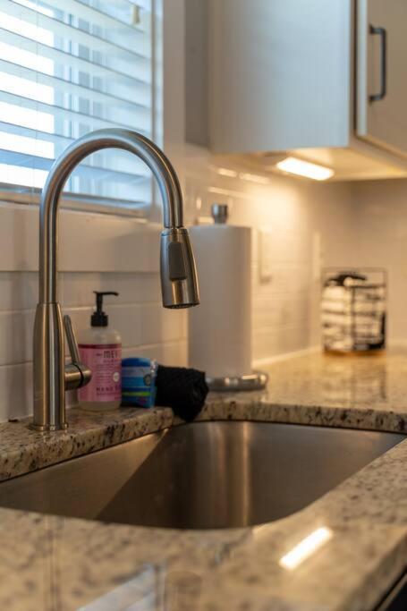 3 Bedroom Home- Huge Yard For Pets 4 Miles To Broadway Holiday home Nashville